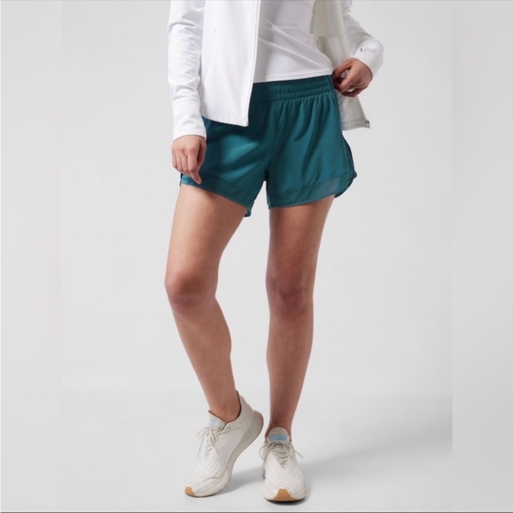 Athleta Mesh Racer Run Short 4”  Size XS
